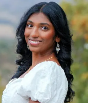 Akshaya Mandhapati